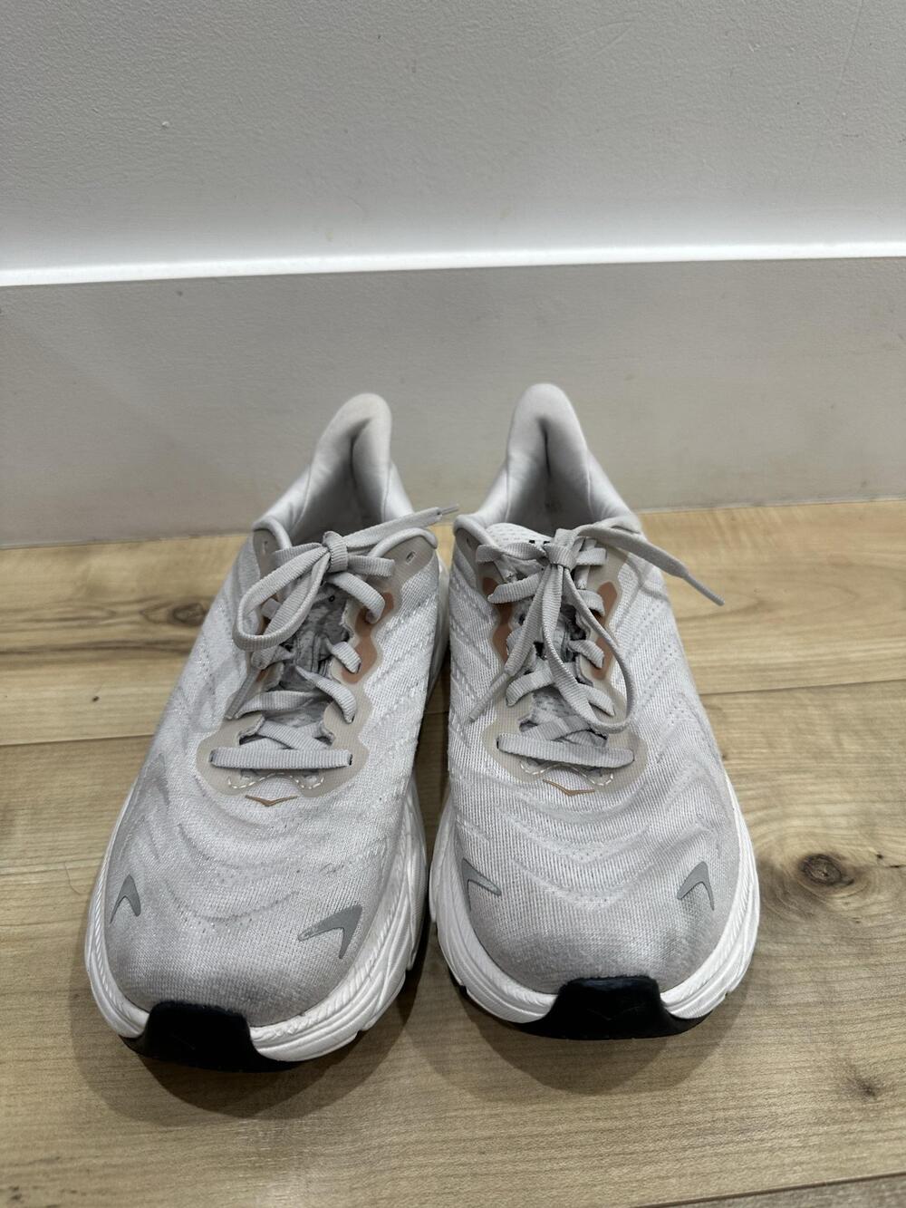 Hoka One One Arahi 6 Shoes Womens Size 7D White Mesh Running Wide Sneakers